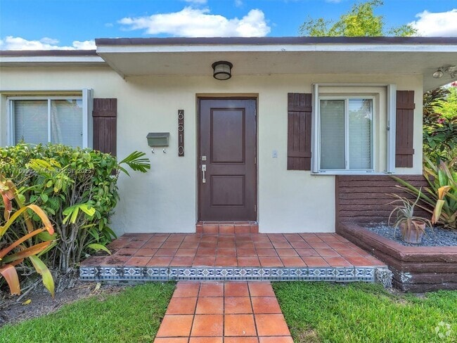 Building Photo - 6510 SW 63rd Ct Rental
