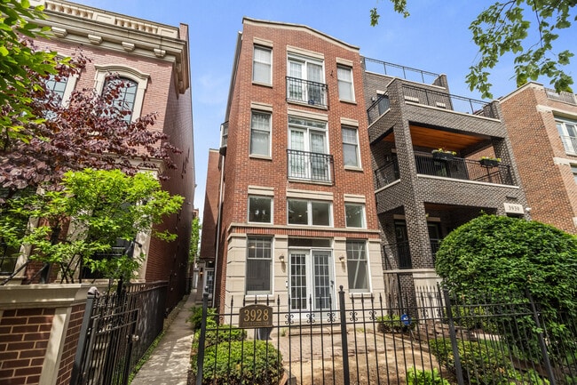 Building Photo - 3928 N Greenview Ave Unit 1