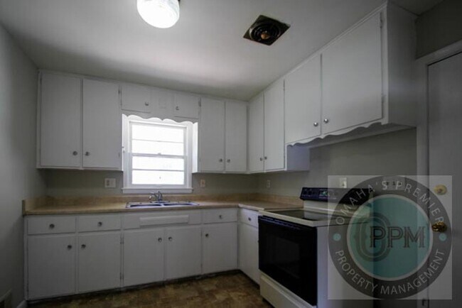 Photo - Discover this 3-bedroom, 1-bath home in Omaha, NE,