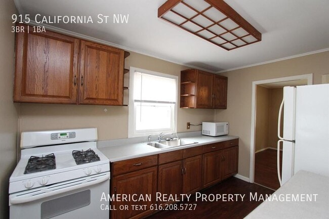 Photo - 915 California St NW