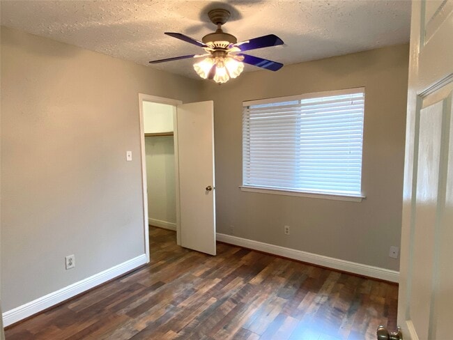 Photo - 302 El Toro Ln