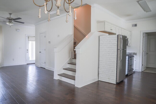 446 Walker Cir