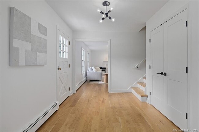 Photo - 33 Riverfield Dr