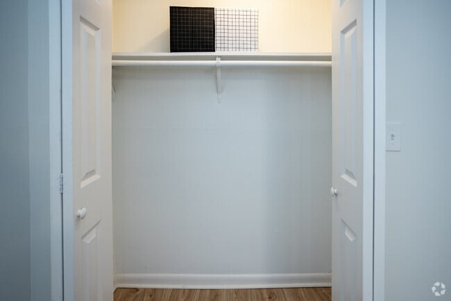 1 BR, 1 BA - 600SF
