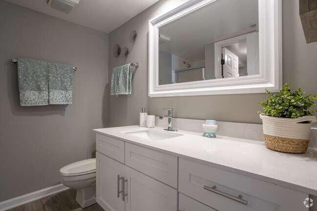 3BR,2BA,1590SF