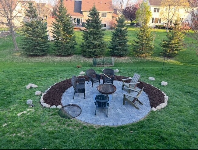 Photo - Gorgeous 6 Bed/3 Bath/3 Garage SFH with Screened in Porch, and Firepit in Minnetrista!