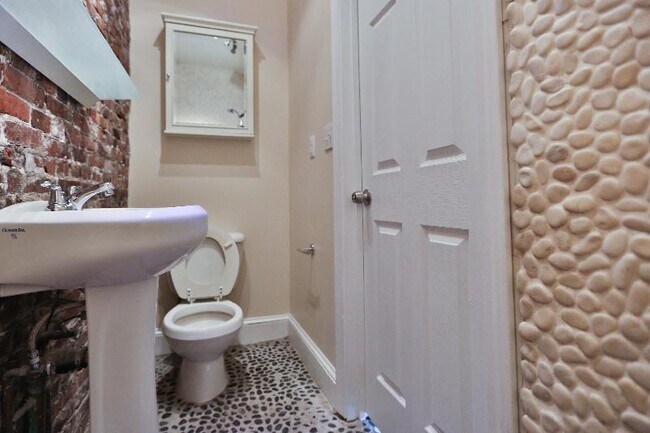 Photo - 82 Bremen St Unit 2