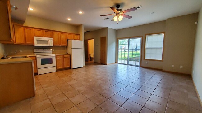 24841 Talladega Rd Unidad 24841 A Talladega