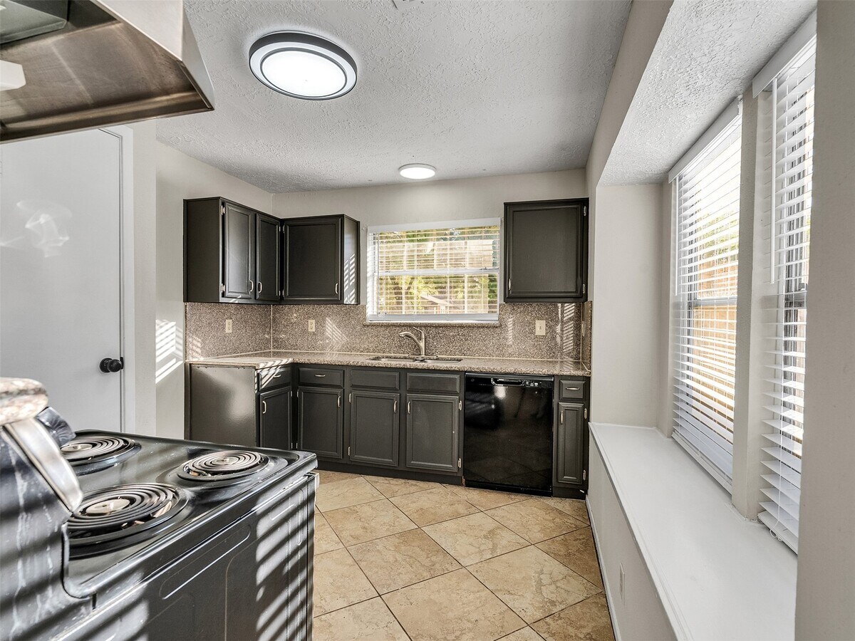 Photo - 22125 Diane Dr