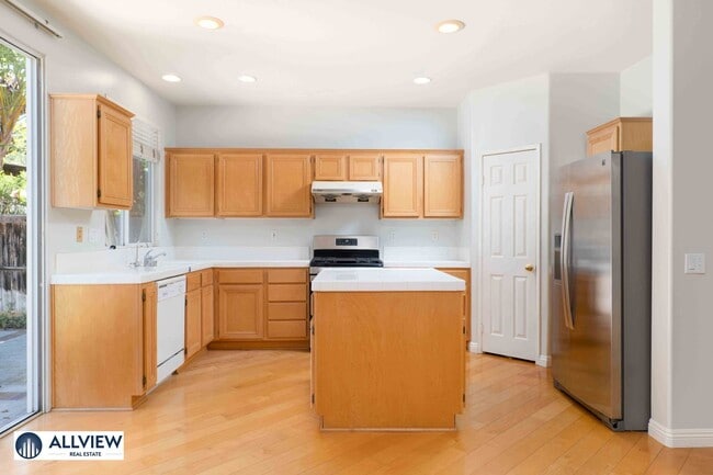 Photo - Beautifully Updated 4 Bedroom Single Family Home in Peaceful Glen Willow, West Irvine