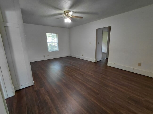 Building Photo - Home in Rolla