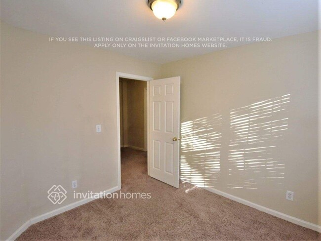 Photo - 718 Arbour Way