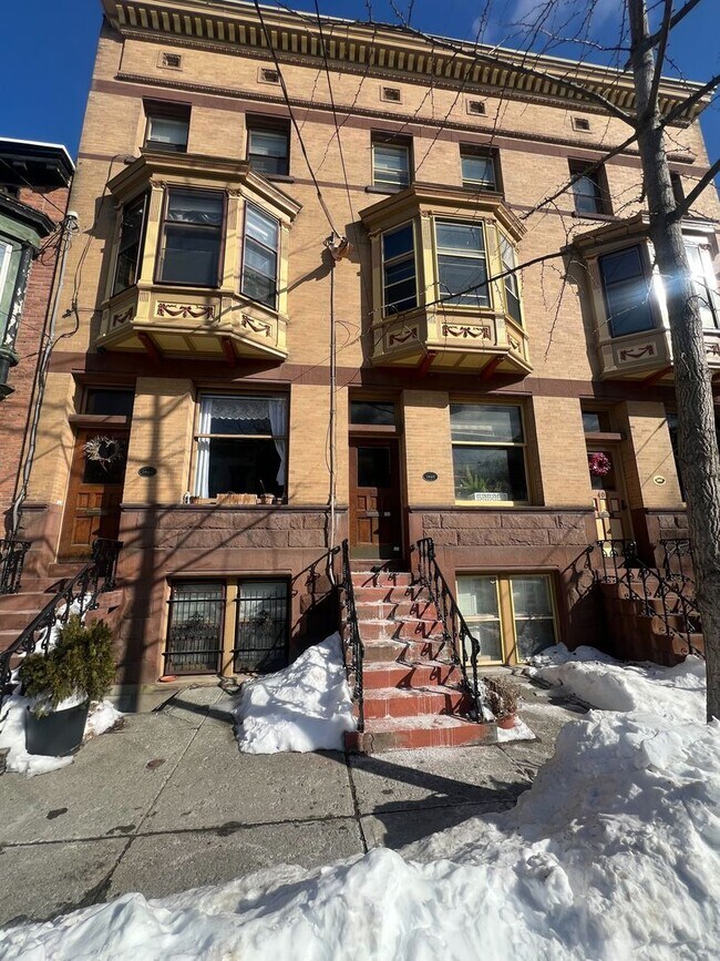 Building Photo - 405 Hamilton St Unit Bsmt