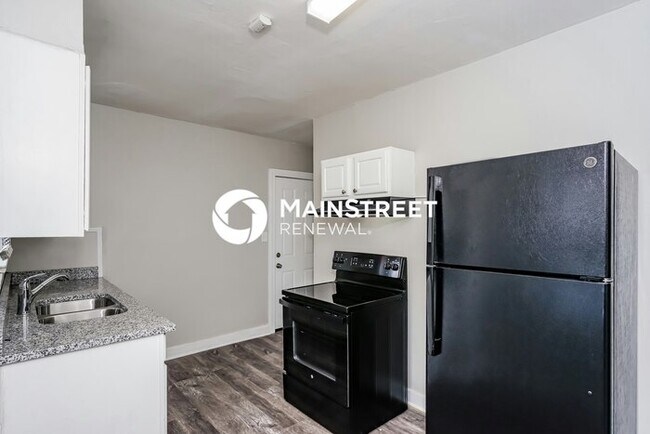 2 Bedroom Pet-Friendly Home in Louisville, KY with Main Street Renewal