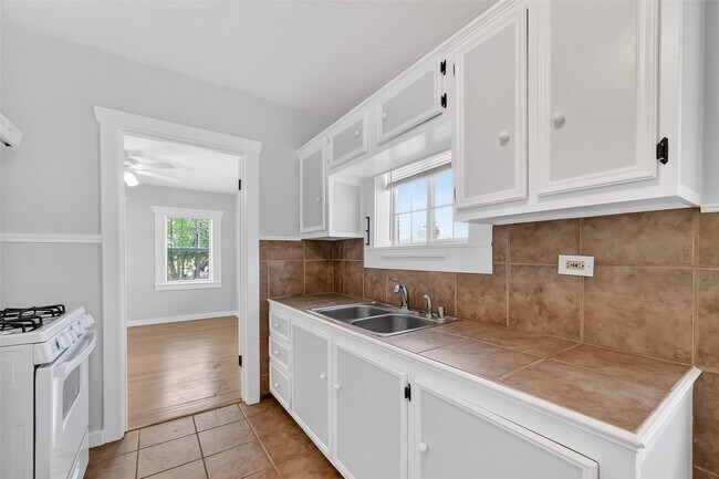 Photo - 2316 Freeman St Unit 6