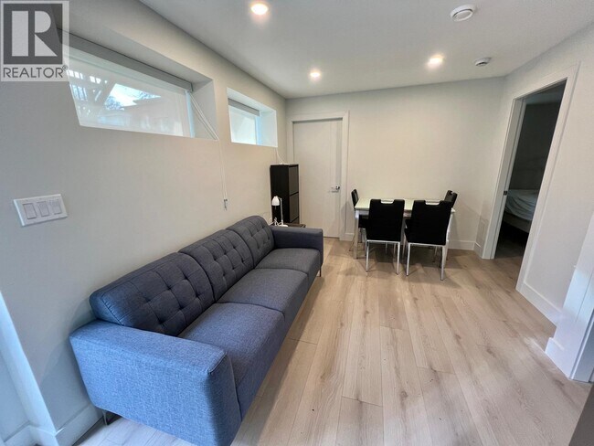 Photo - 105 E 39th Ave