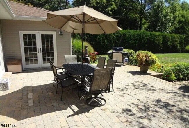 246 Fresh Ponds Rd