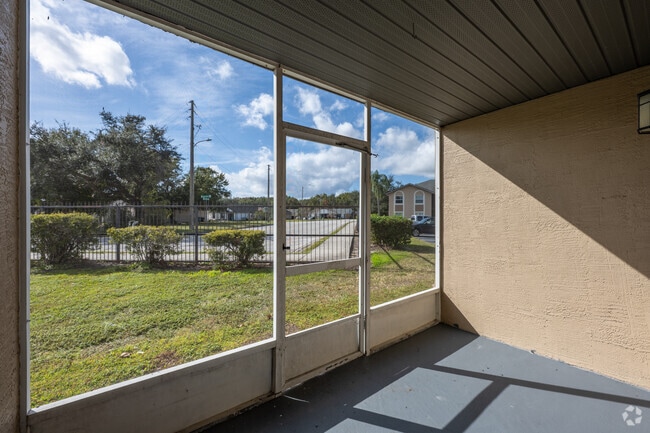 2BR, 2BA - 1,028SF - Patio