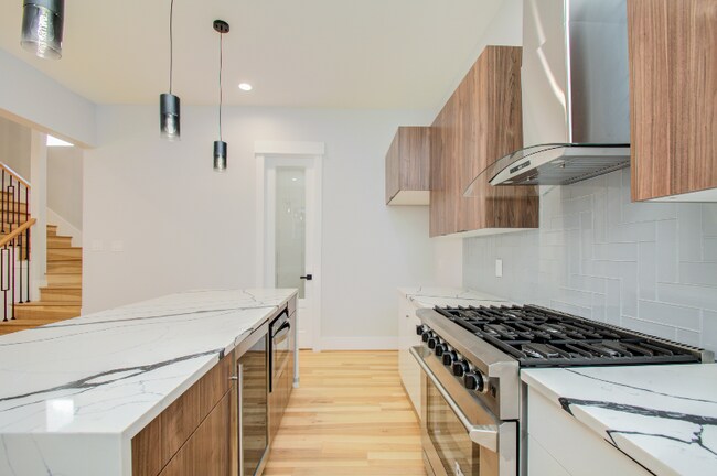 Photo - 7016 Staffordshire Blvd