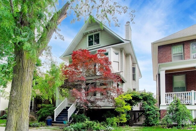 Photo - 2010 W Bradley Pl