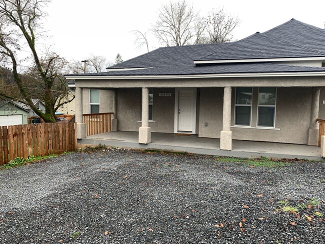 1 BED W/BONUS ROOM, FENCED YARD, NEW APPLI... - 1 BED W/BONUS ROOM, FENCED YARD, NEW APPLI... Casa