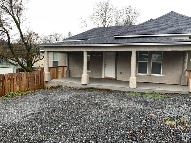 Building Photo - 1 BED W/BONUS ROOM, FENCED YARD, NEW APPLI... Rental