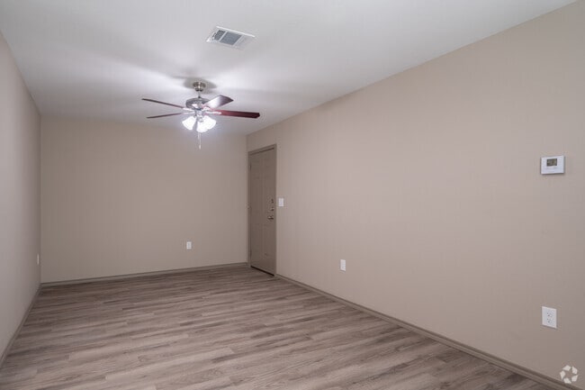 1BR, 1BA - 700SF