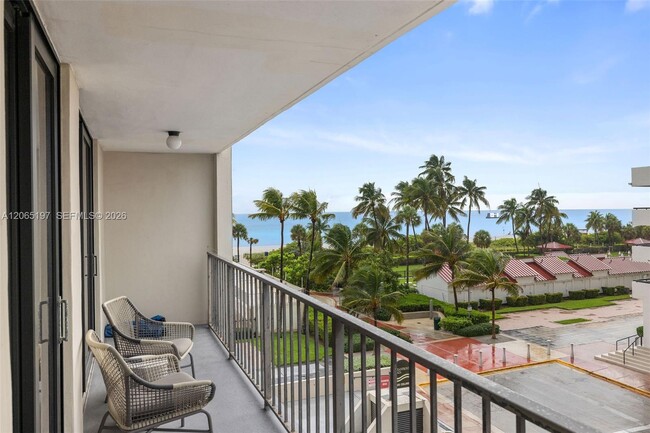 Building Photo - 2625 Collins Ave Unit 402