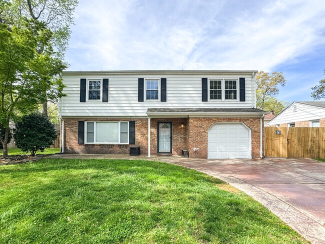 Building Photo - COME MEET YOUR NEW HOME IN KINGS GRANT!