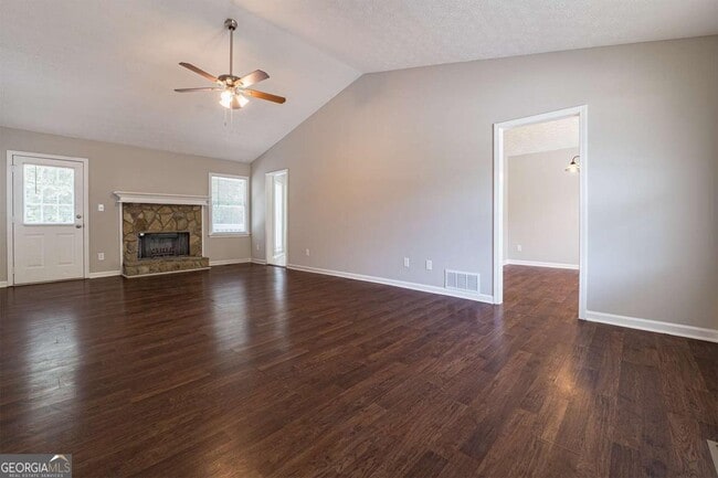 Photo - 493 Silverthorne Cir