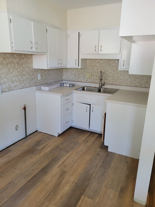 Photo - 605 Jungles Ave