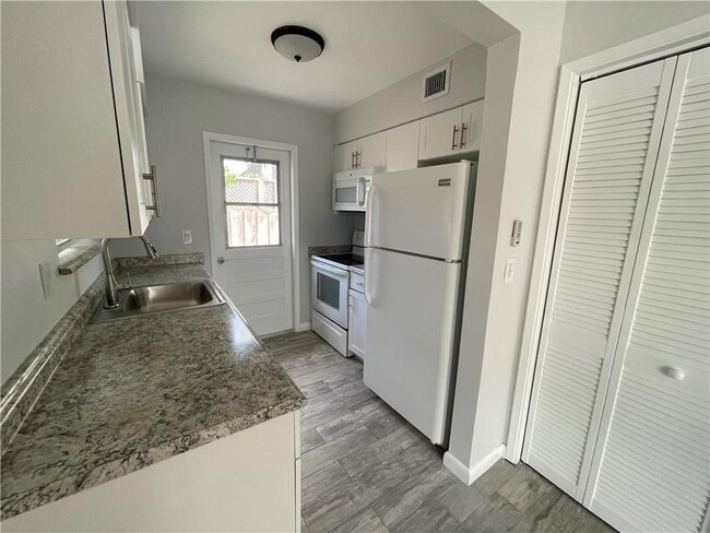 Photo - 616 NE 11th Ave
