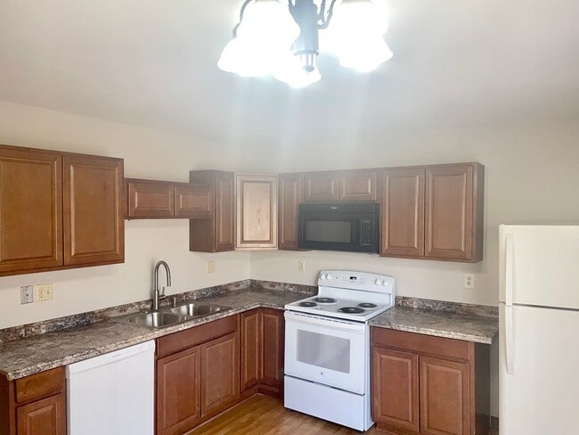 Photo - 2 Bedroom Townhome - walking distance to p...