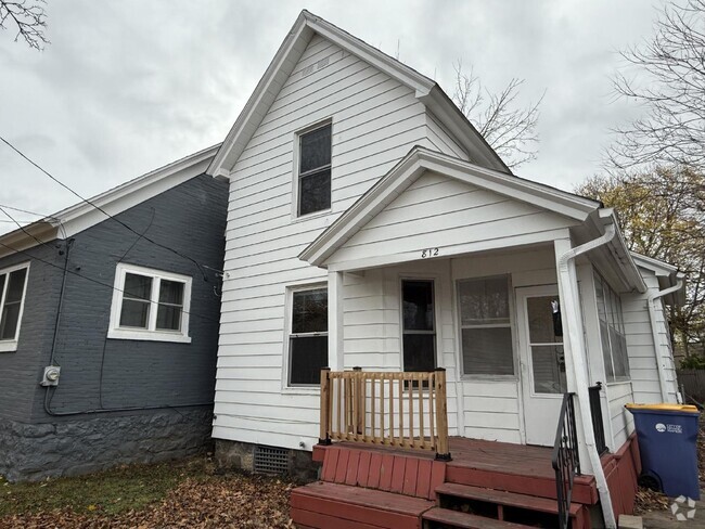 Building Photo - West Side 3-bedroom Rental