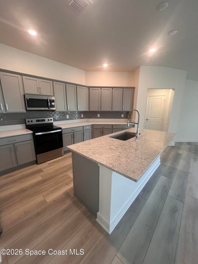 Photo - 715 Hatton Ln SE