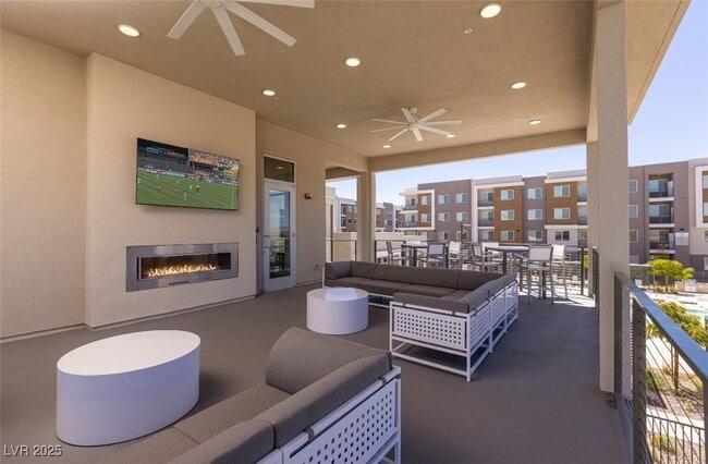 Building Photo - 100 E Warm Springs Rd Unit 4