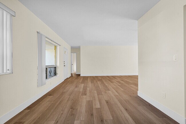 Photo - 135 NW 48th Ct