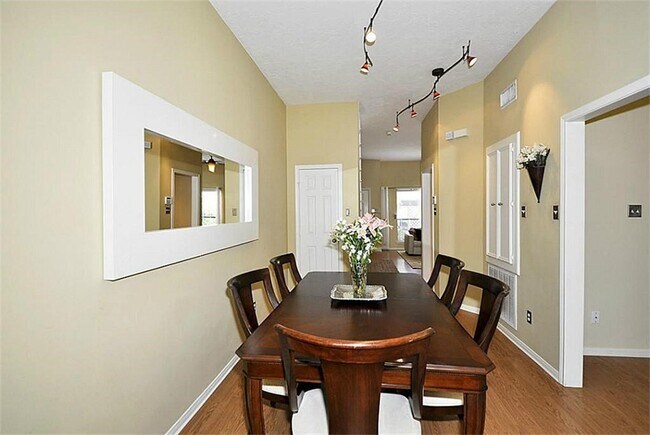 Photo - 543 W 16th St Casa