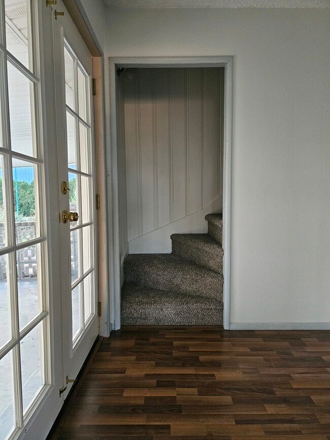 Photo - 920 W Edison Ave