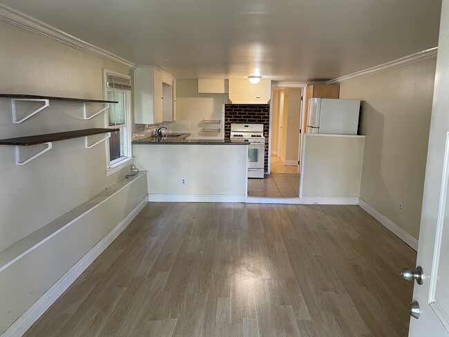 Open floor plan - 1534 Benton St Unit A