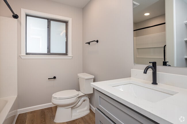 1BR, 1BA - 768SF