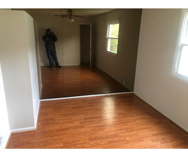 Photo - 9083 Meadow Heights Rd Unidad 4 Available $700 4