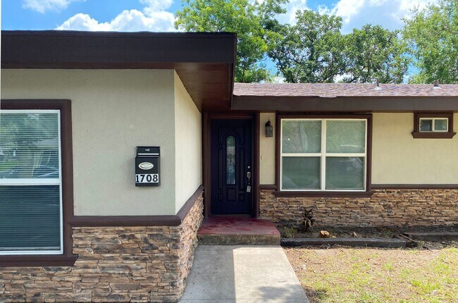 Photo - Beautiful 4 bedbroom 2 bath home in McAllen.