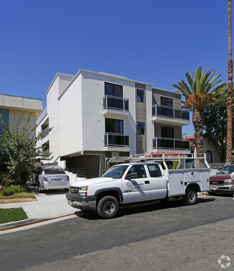 Photo - 843 N Fuller Ave