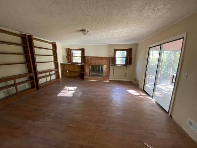 Photo - 180 W Grantville Rd