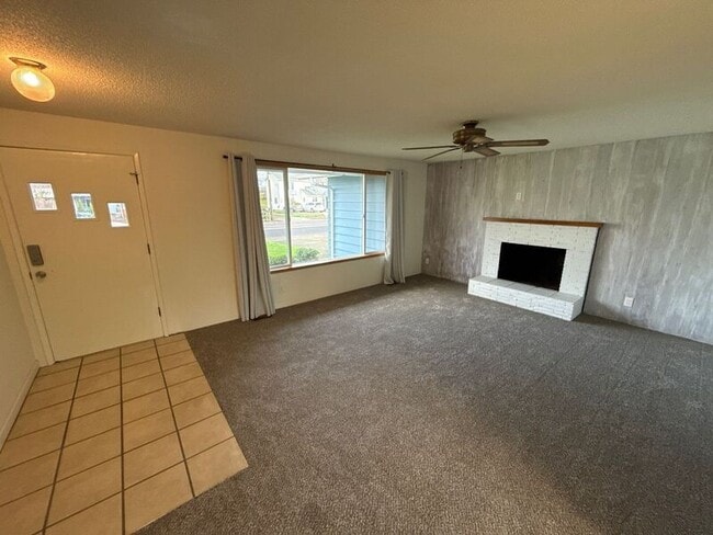 Photo - 1650 NW Highland Dr