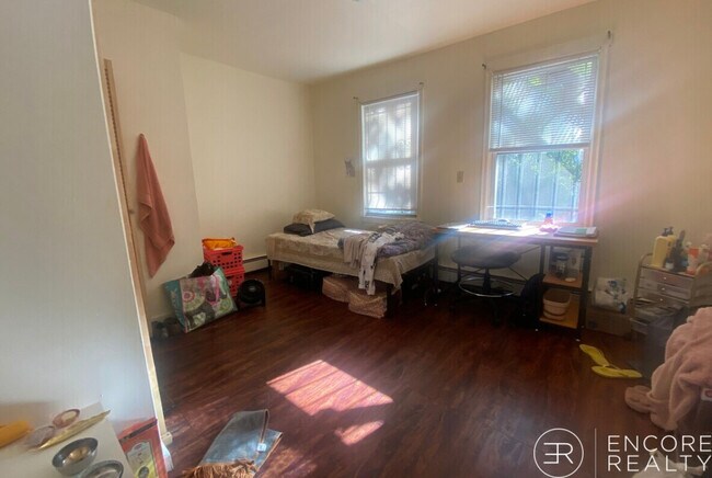 Photo - 1576 Tremont St Unidad 2