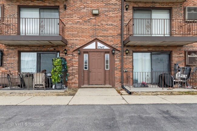 Building Photo - 7347 W 79th Pl Unit #2D