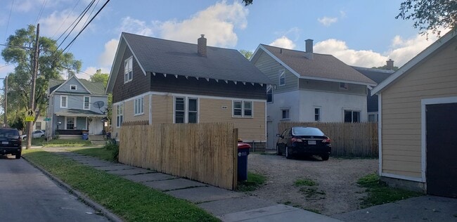 242 Elm St SW