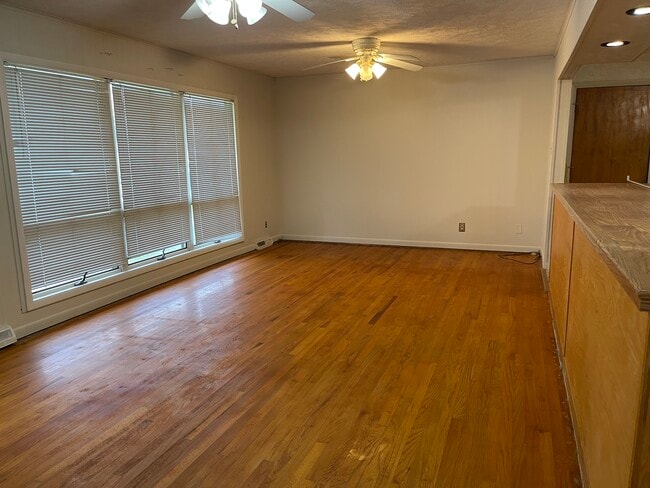 102 Oaklawn Cir